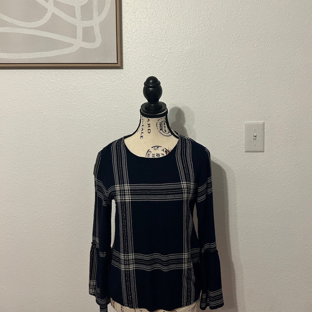 Waverly Grey Navy Top w Beautiful Sleeves (Size Small)